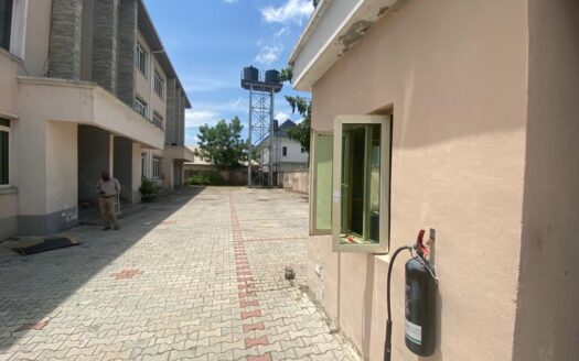 4 NOS OF TOWN HOUSE ( 3 BEDROOM FLAT ) FOR SALE AT LEKKI PHASE 1