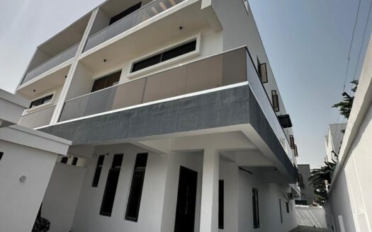 5 BEDROOM SEMI DETACHED DUPLEX FOR SALE AT LEKKI PHASE 1