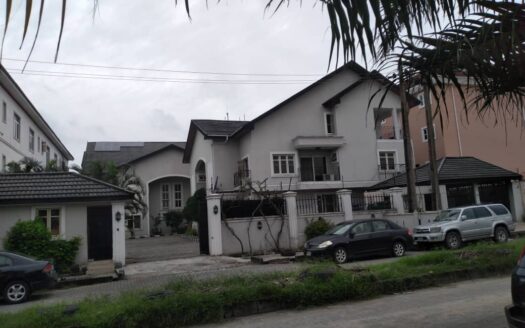 4 BEDROOM HOUSE FOR SALE AT ONIRU ESTATE