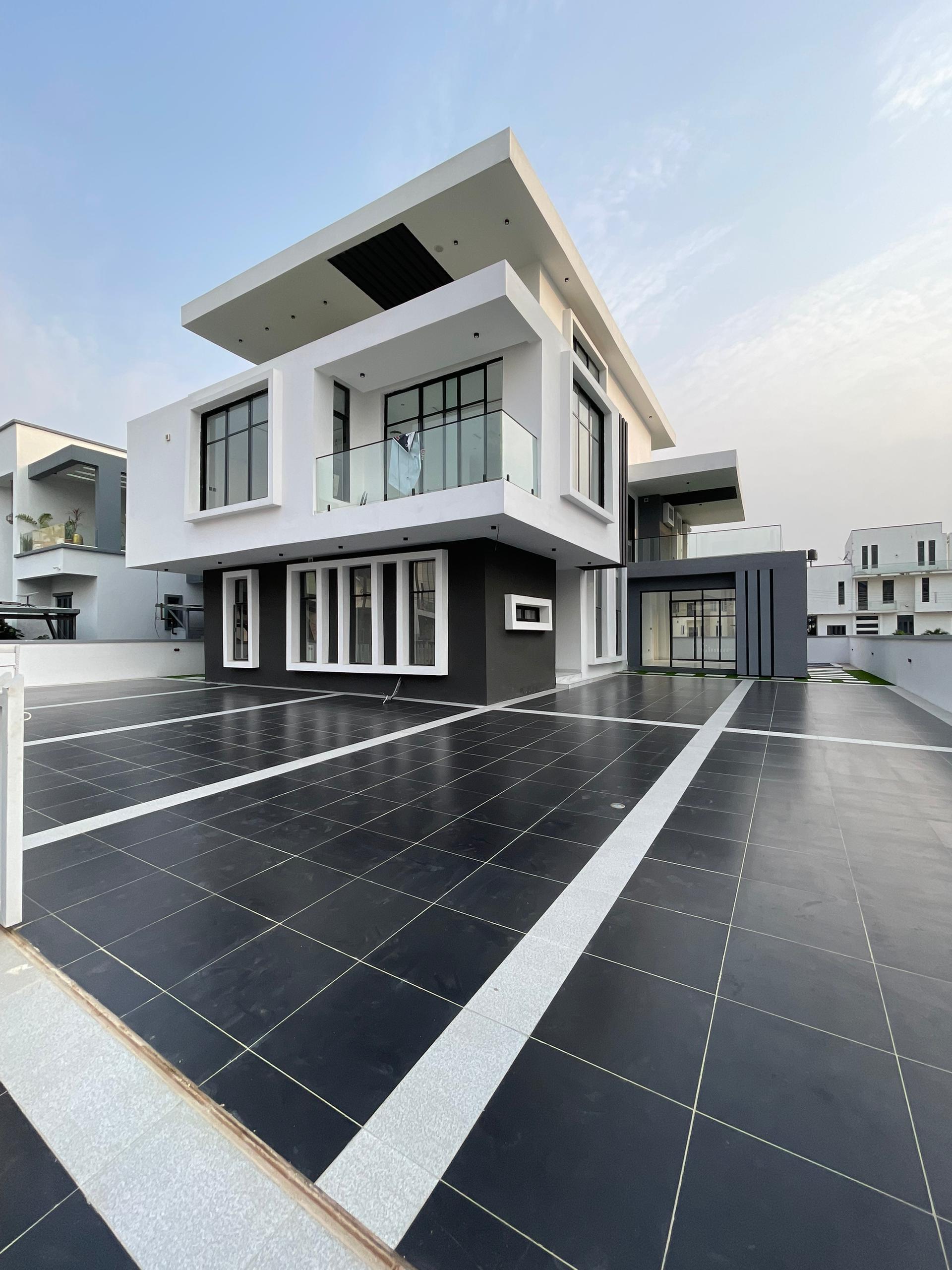 FIVE (5) BEDROOMS MANSIONNATE DUPLEX FOR SALE AT BANANA ISLAND